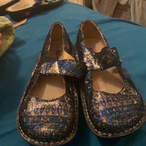 Shoes clog like and fun